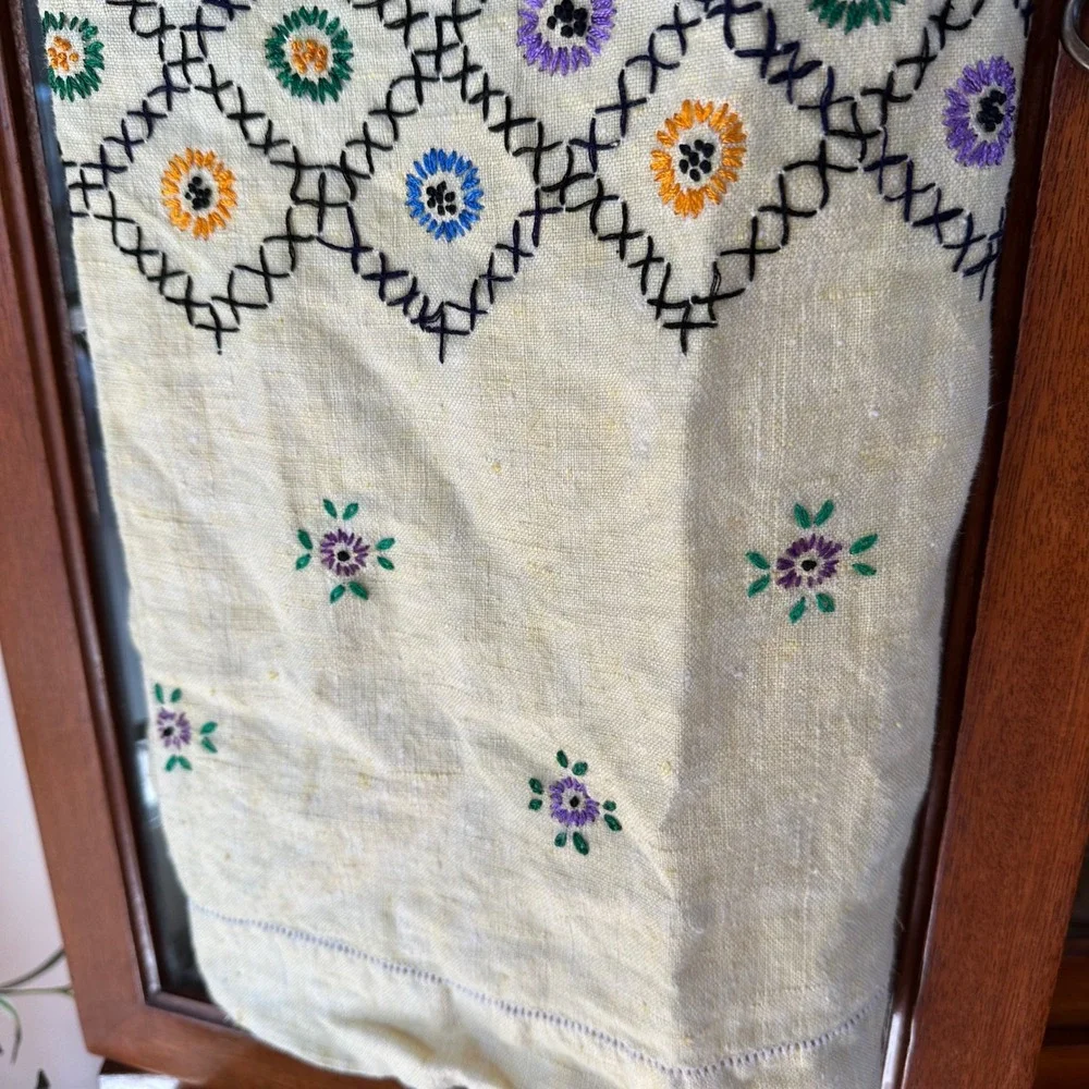 Vtg 50s Cross Stitch Tablecloth & 4 Napkins Set Yellow Floral Linen Cottagecore